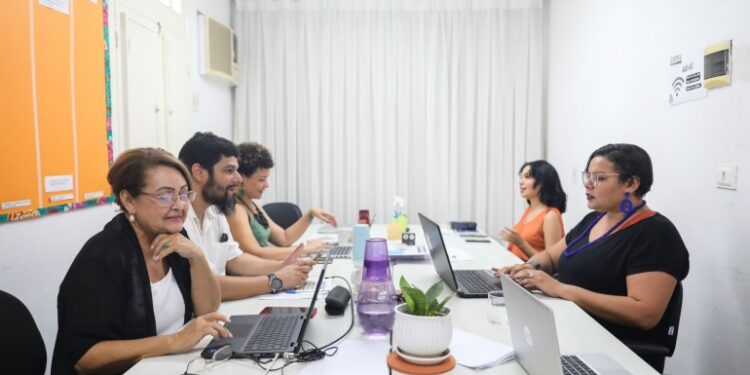 Entre as medidas, a prefeitura realiza o primeiro concurso público com o objetivo de criar quadro próprio de servidores municipais da Secretaria da Mulher do Recife e lança o projeto Tá com Elas - o Crédito é da Mulher. (Foto: Rodolfo Loepert/PCR)